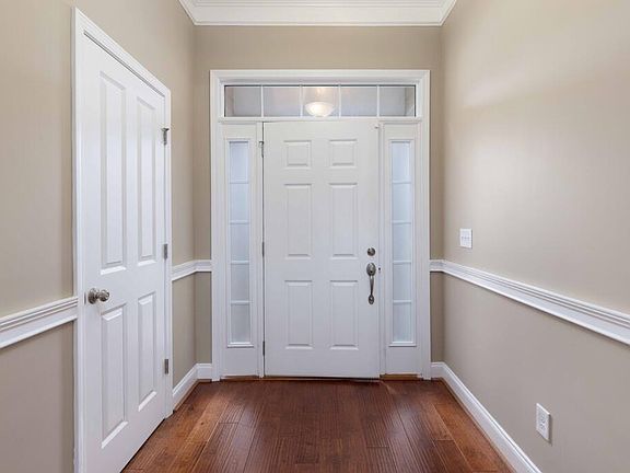 4th image of 1035 Woodville Dr