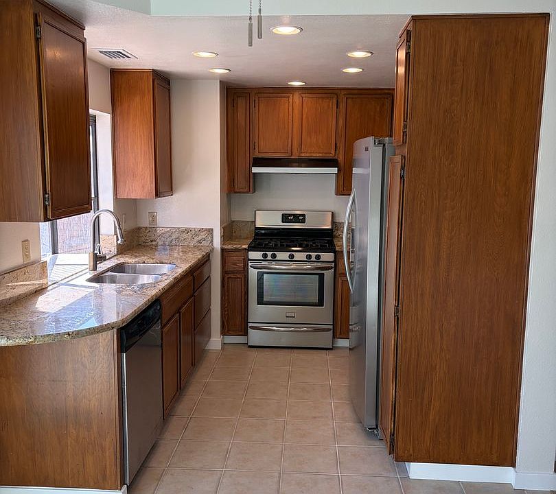 1st image of 1465 E Lexington Ave Unit 5C