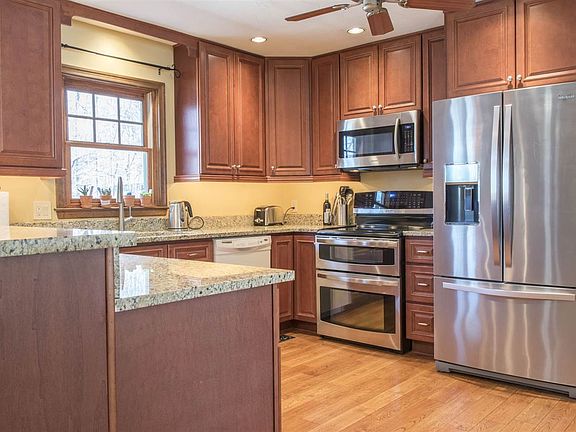 5th image of 1175 Portland Dr