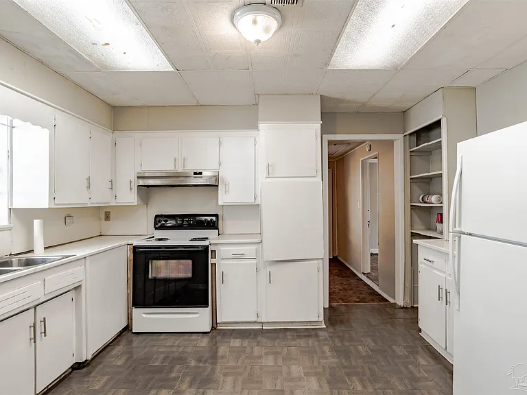 310 Stanley Ave — Photo 44
