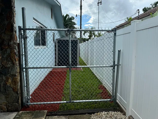 4340 SW 53rd Ave — Photo 4