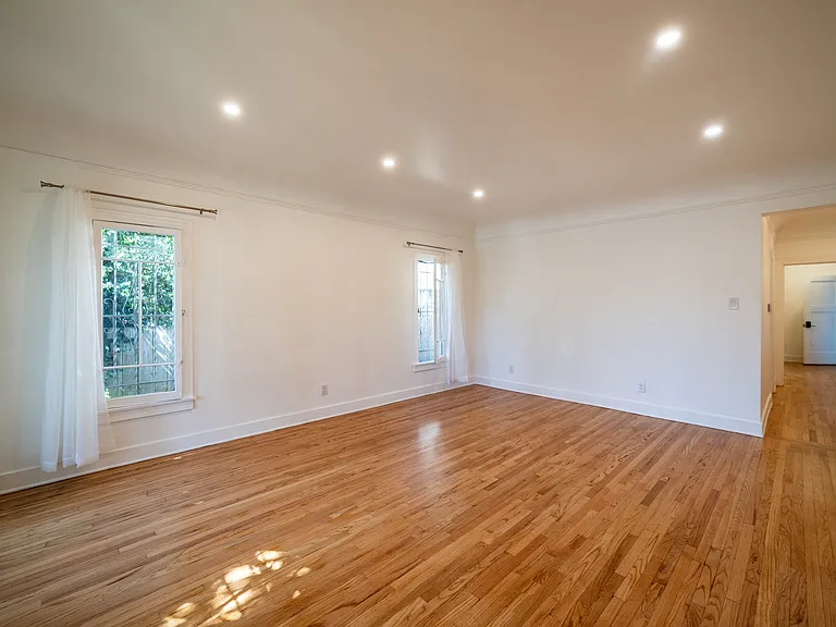 242 S Sycamore Ave #1/2 — Photo 7