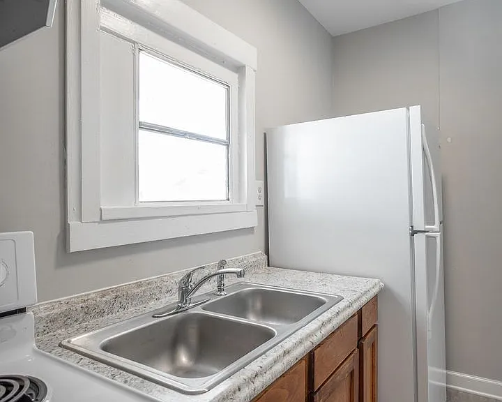 1603 E 14th Street — Photo 7