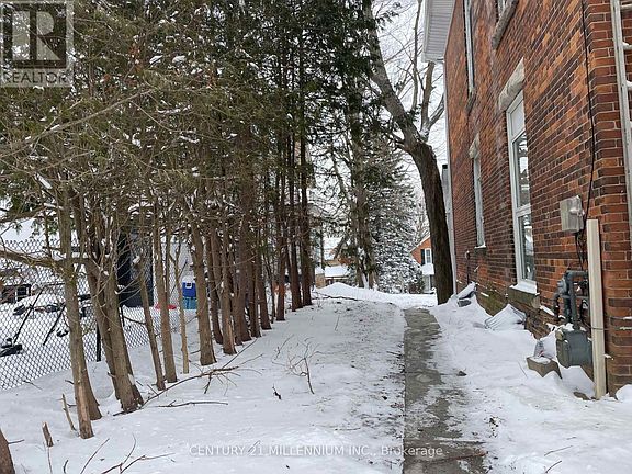 3rd image of 206 Owen Sound St #2
