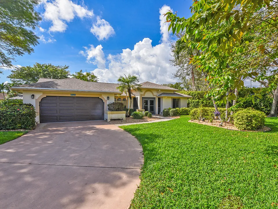 3230 Riviera Dr