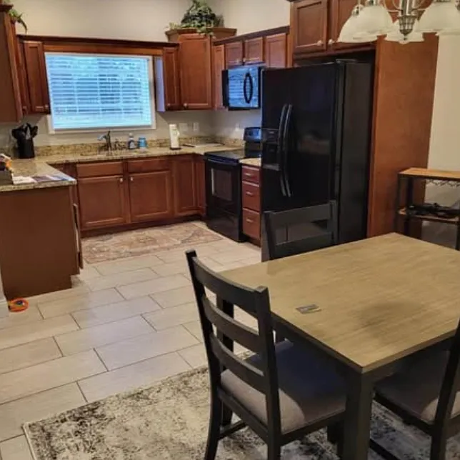 2 bed, 1100 sqft, $1,250 — Photo 2
