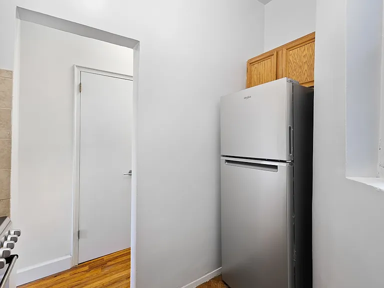 624 E 11th St #5C — Photo 5