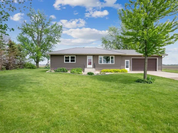 8720 Wagner Rd, Cedar Falls, IA 50613