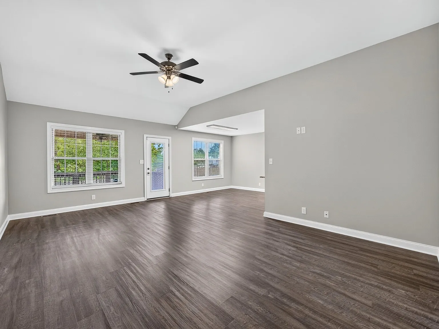 3 bed, 2.0 bath, 1464 sqft, $2,000 — Photo 4
