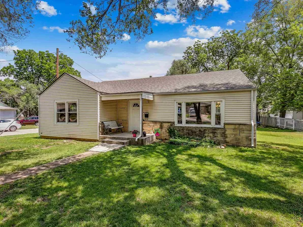 1426 Dearborn St, Augusta, KS 67010