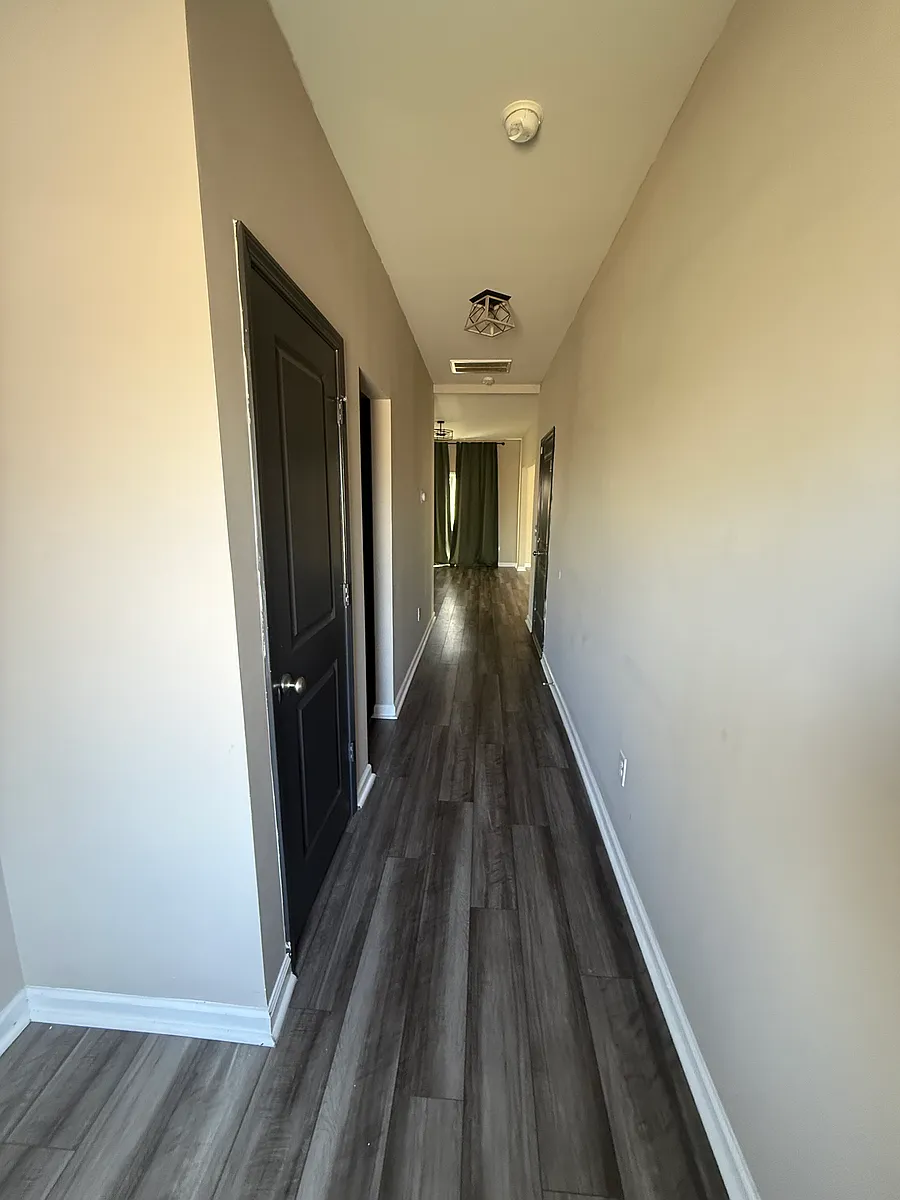 Building Photo - 905 Saint Albans Loop