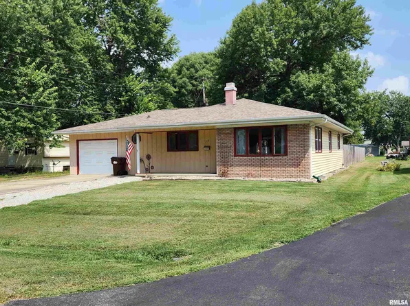 128 S Emmett St, Virden, IL 62690