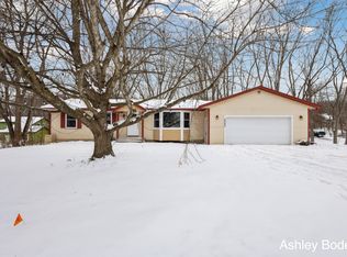 5045 Pine Island Dr NE, Comstock Park, MI 49321