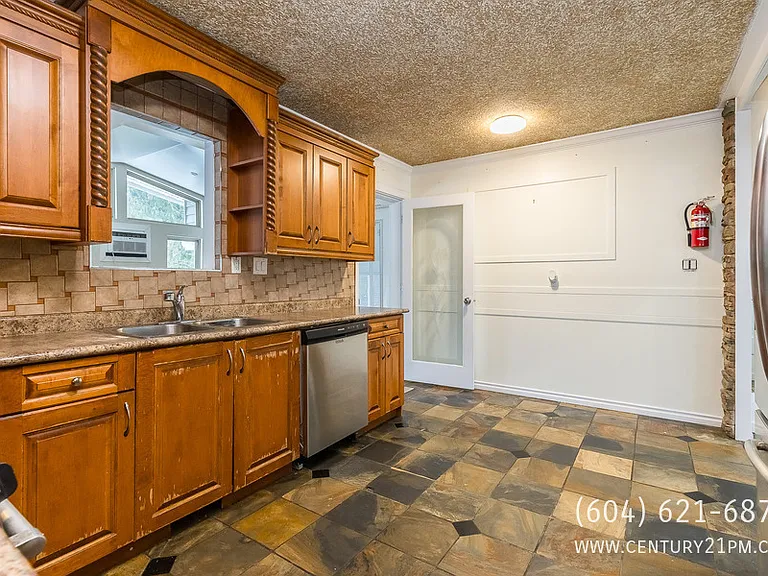 2088 Majestic Cres #UPPER — Photo 8