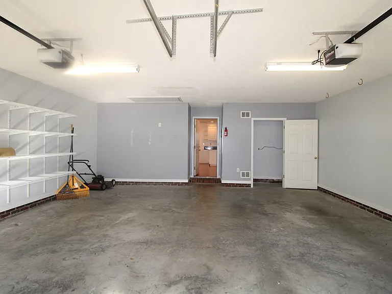 305 Trillium Ln — Photo 29
