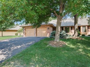 5 Anemone Cir, North Oaks, MN 55127