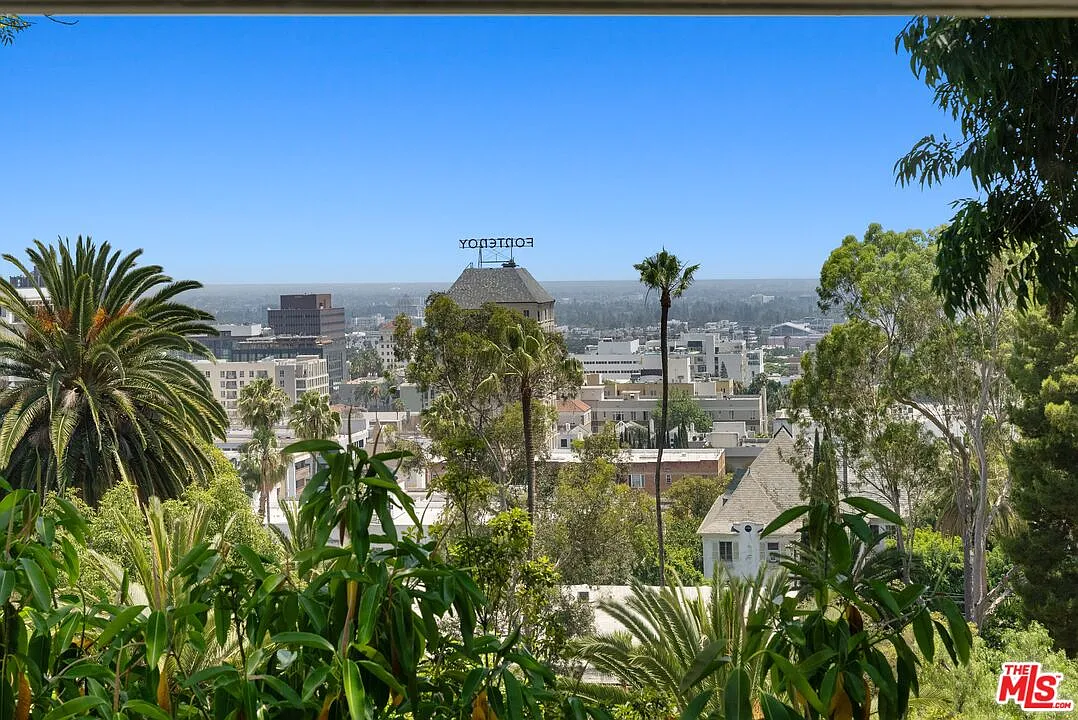 3 bed, 4.0 bath, 3029 sqft, $7,999 — Photo 3