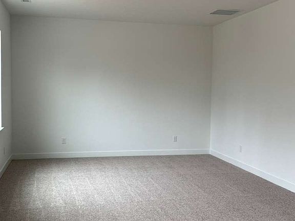 3rd image of 2851 Woods Edge Dr
