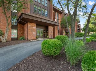 585 Coeur De Royale Dr APT 301, Saint Louis, MO
