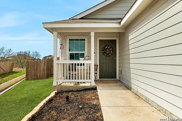 3 bed, 2.0 bath, 1276 sqft, $1,800 — Photo 3