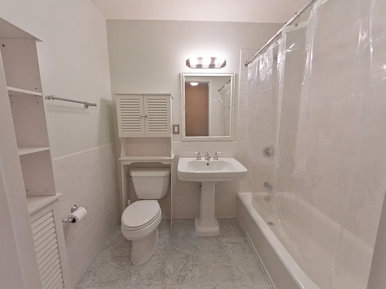 222 Montgomery St #4C — Photo 2
