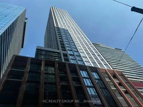 400 King St W, Toronto, ON
