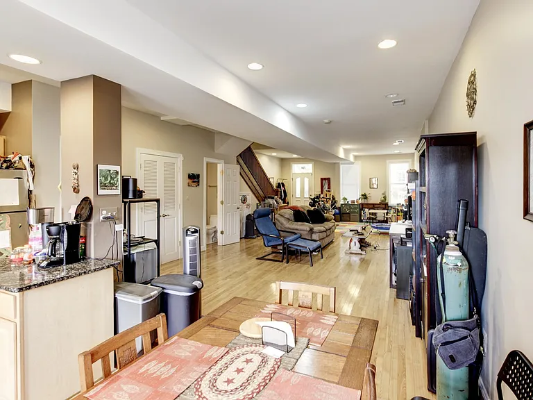 726 Quincy St NW #A — Photo 5