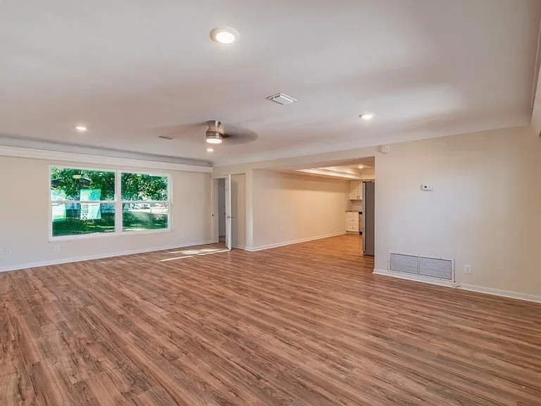 9450 W Green Bay Ln — Photo 2