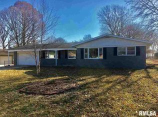 43 Crestview Dr, Chatham, IL 62629
