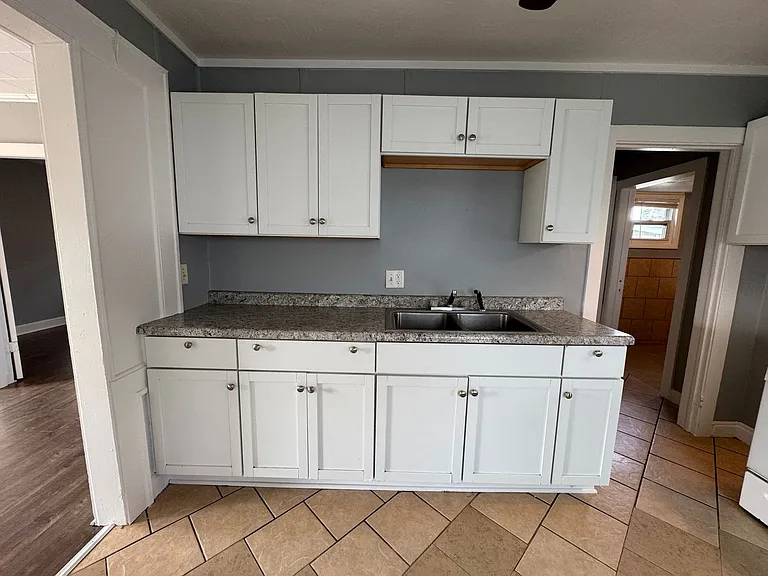 341 S Randolph St — Photo 13