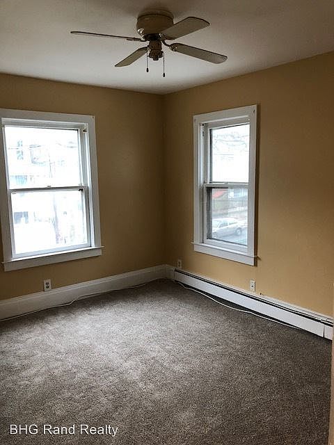 2nd image of 833 John St