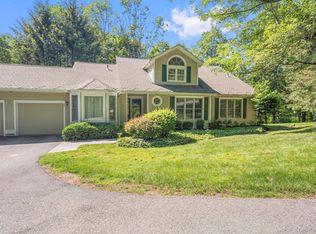 25 Wells Ln, Mount Kisco, NY 10549