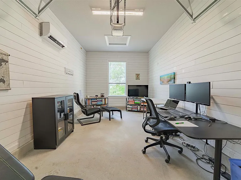104 Lazy Oak Pl — Photo 14