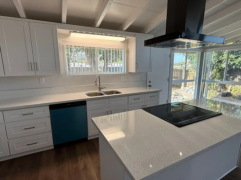 1002 E Walnut Ave — Photo 5