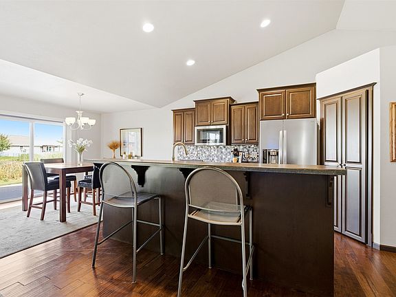 4th image of 2916 Fox Tail Ln
