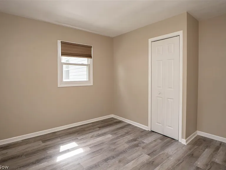 1060 Orchard Ave NE — Photo 3