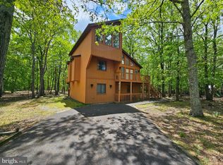 8226 Woodchuck Ct, East Stroudsburg, PA 18301