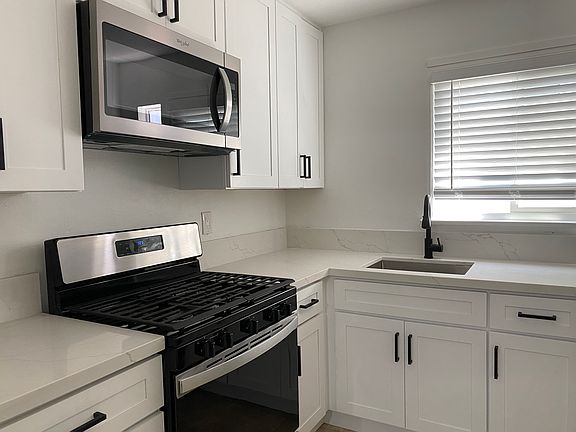 4th image of 2278 Newport Blvd APT 6