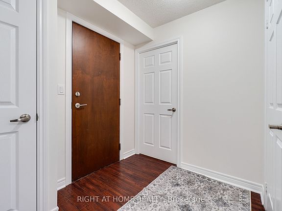4th image of 310 Burnhamthorpe Rd W #1713