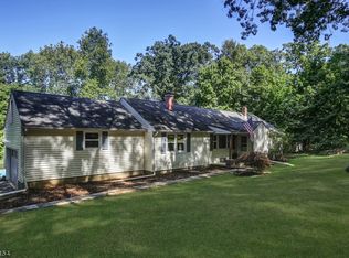 37 Saw Mill Rd, Warren, NJ 07059