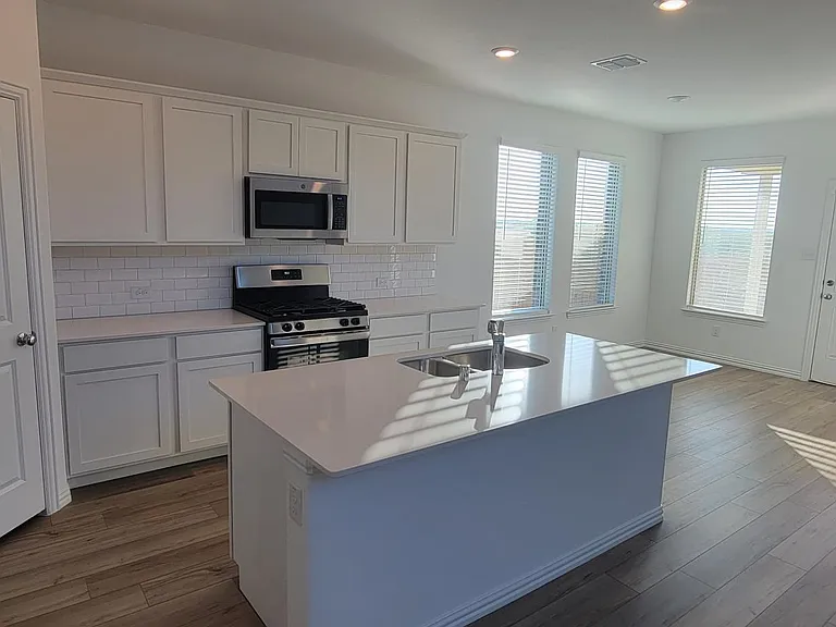 9901 Diamondhead Dr — Photo 4