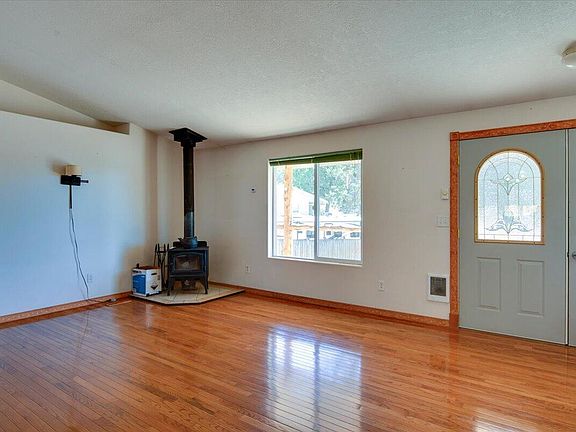 4th image of 6089 NW Combs St