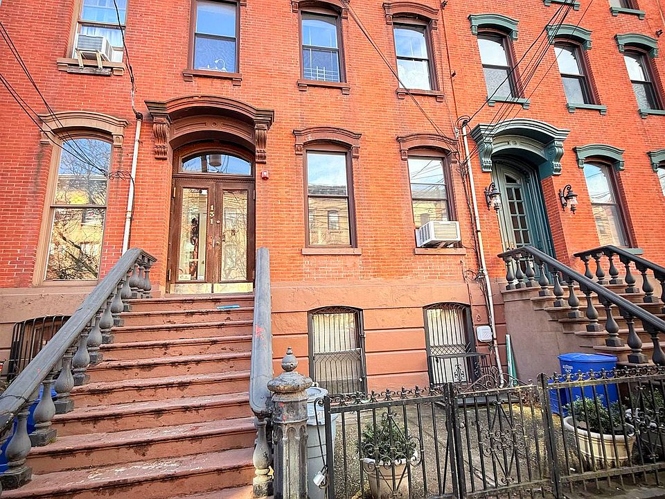 1st image of 131 Mercer St APT 4