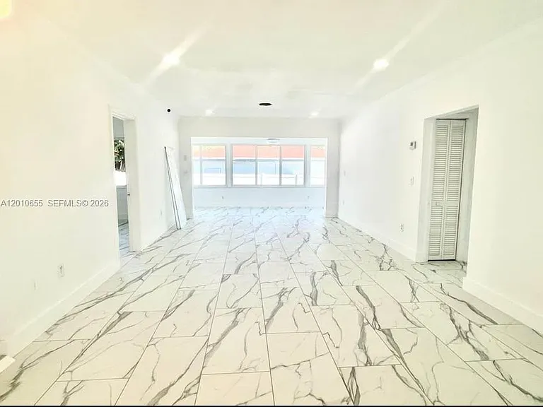 15925 NE 18th Ave — Photo 16