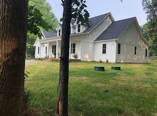 35345 Round Knoll Ct, Round Hill, VA 20141