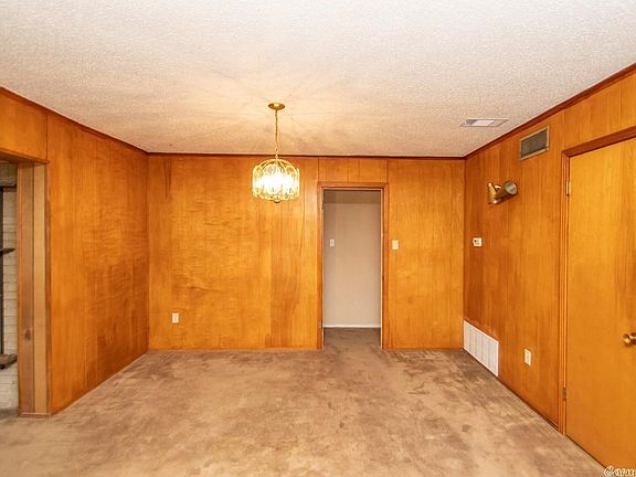 3rd image of 304 Pickwick Ln
