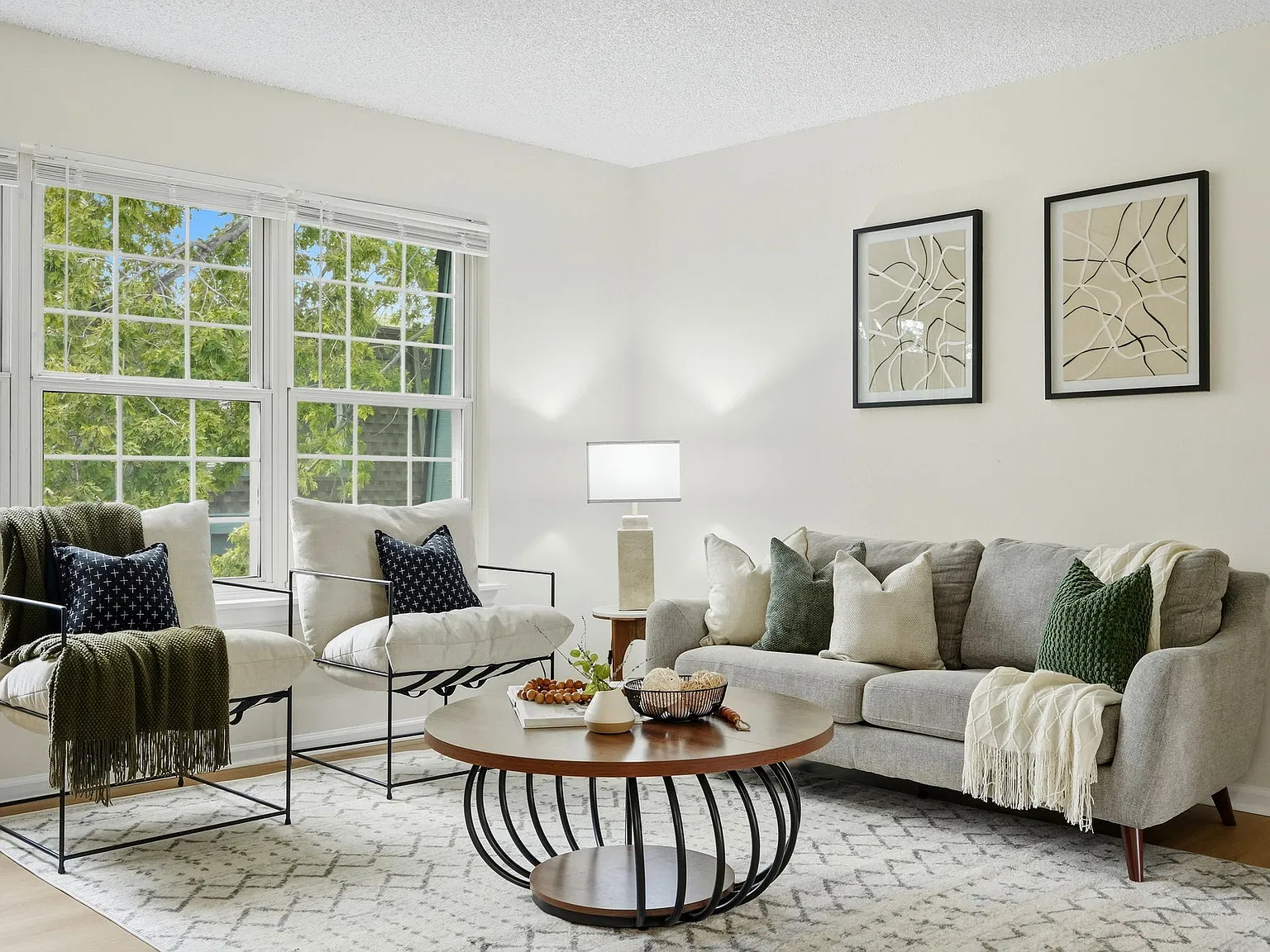 2 bed, 1004 sqft, $1,700 — Photo 1