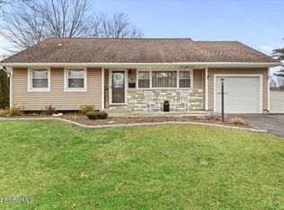 5 Bossi Ln, Schenectady, NY 12303