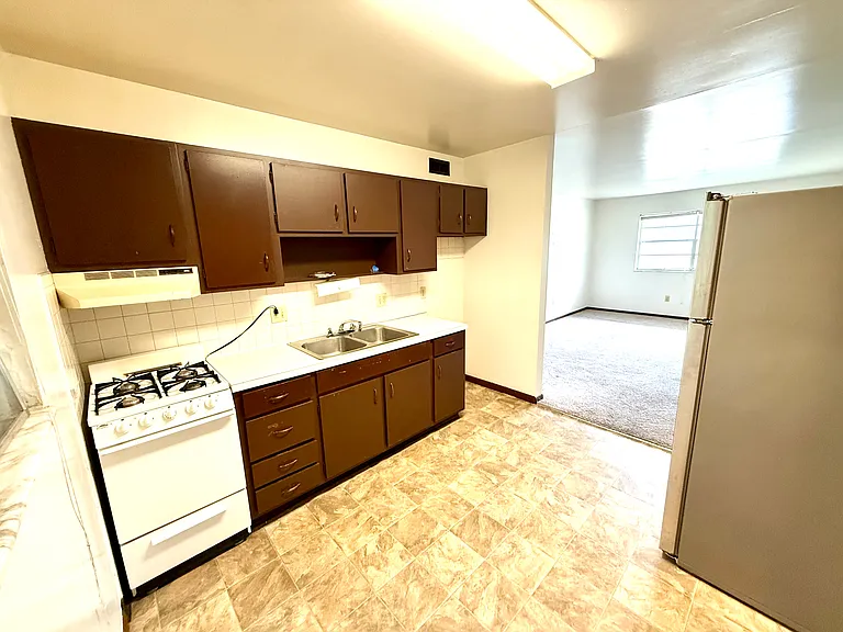 1548 Glenn Ave #D — Photo 3