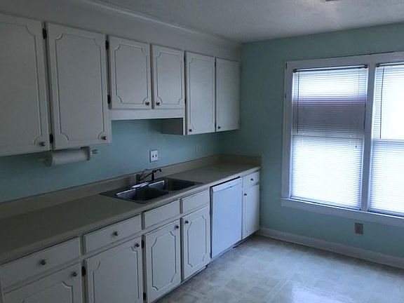4th image of 202 Heritage West Ct